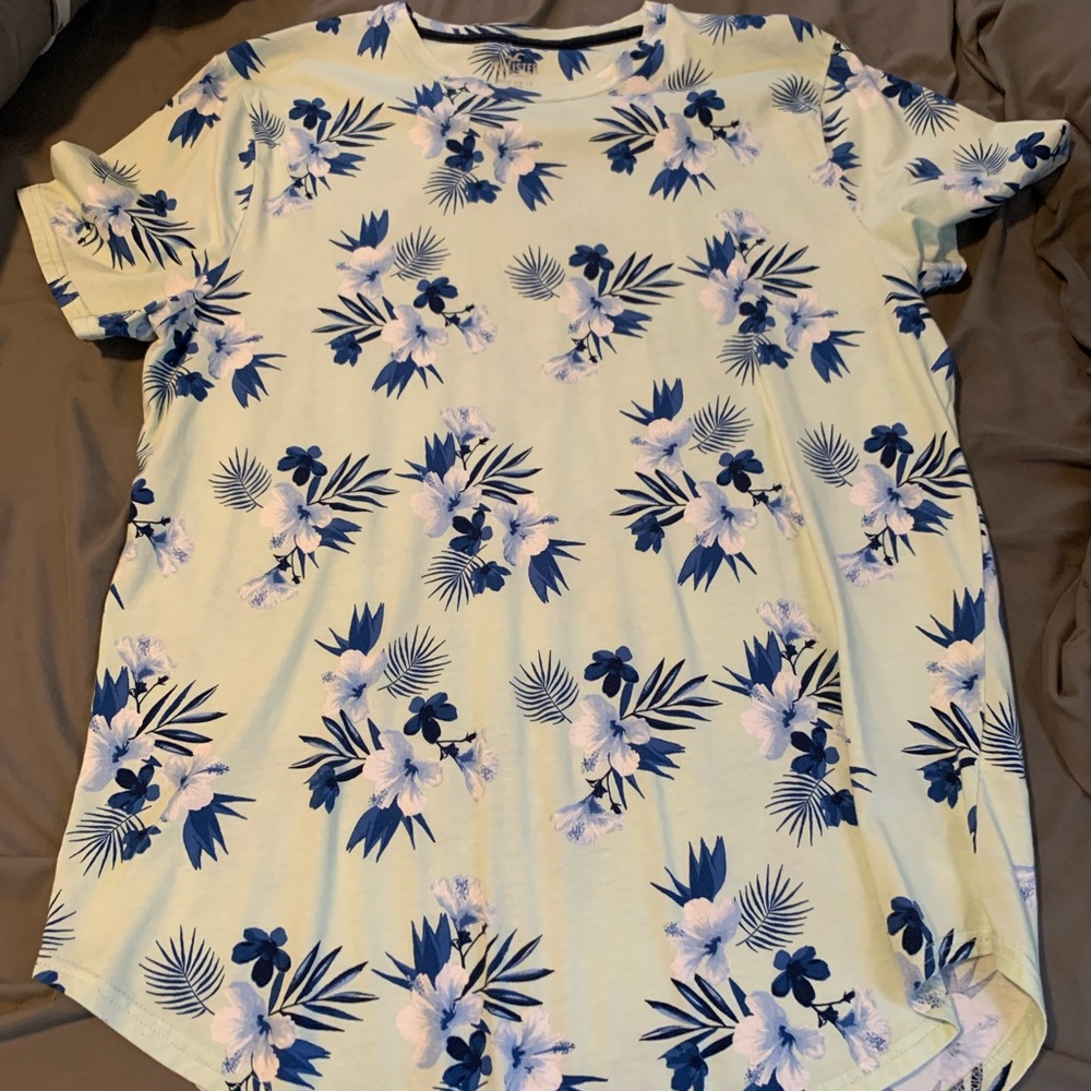 Holister curved hem t shirt